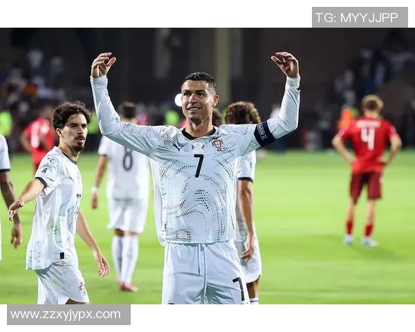 C罗领衔葡萄牙队迎战乌克兰欧预赛争夺激烈瞬间回顾 C罗领衔葡萄牙队迎战乌克兰欧预赛争夺激烈瞬间回顾