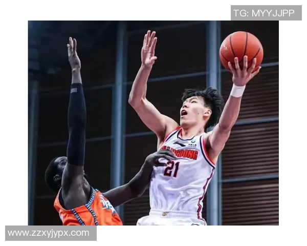 任骏飞引领球队奋勇拼搏展现篮球精神的传奇之路